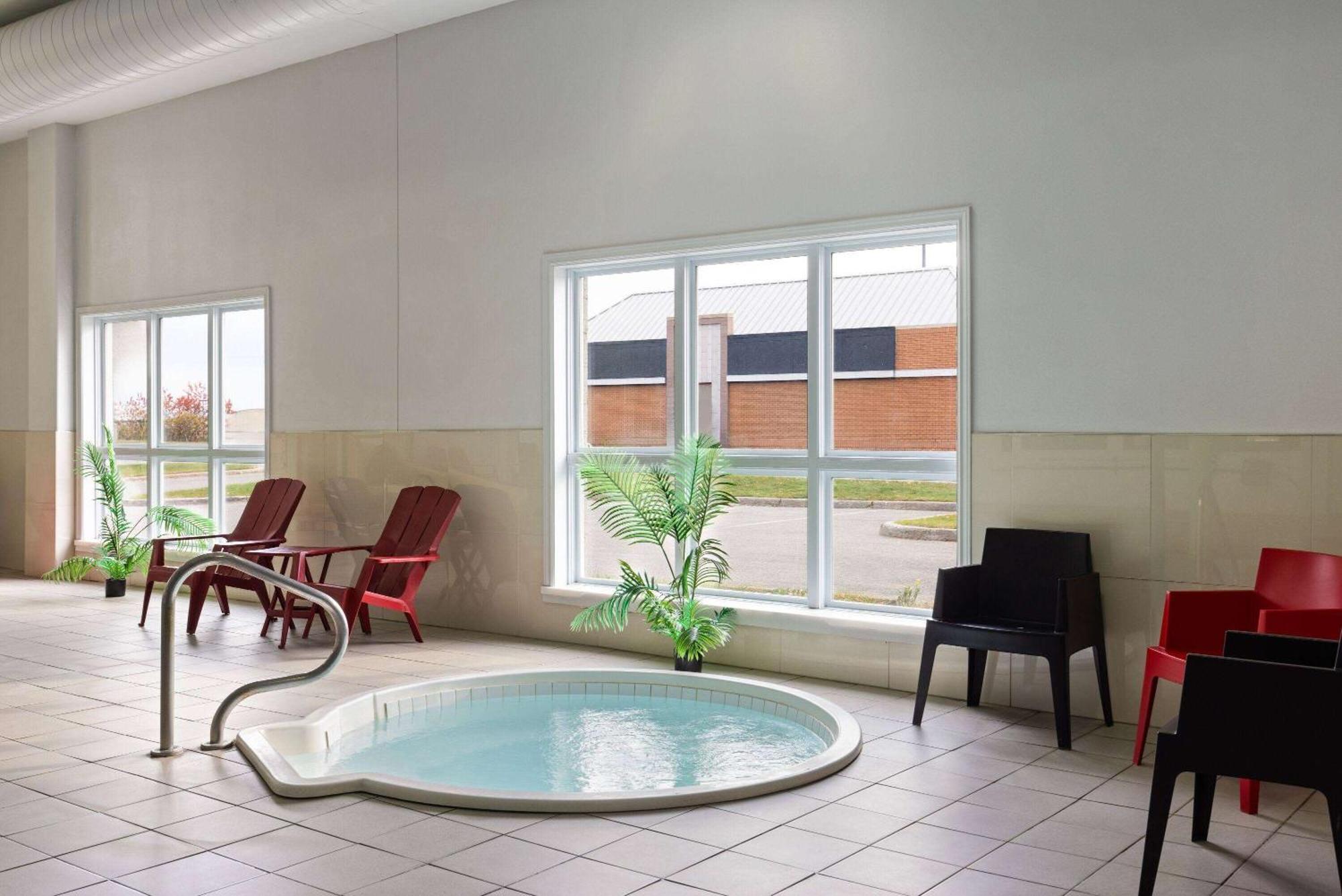 Super 8 By Wyndham St-Jerome Hotel Saint-Jerome Exterior photo