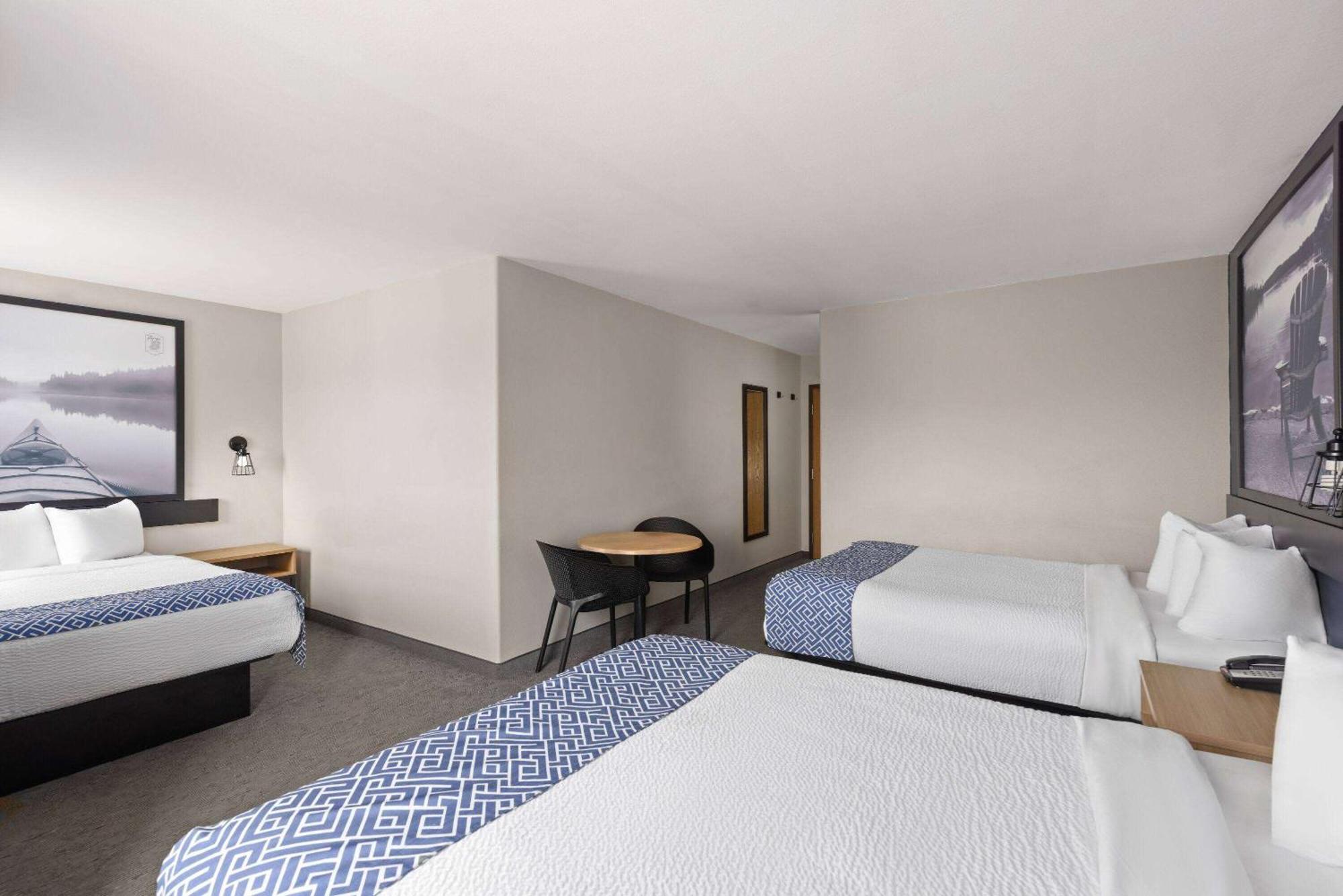Super 8 By Wyndham St-Jerome Hotel Saint-Jerome Exterior photo