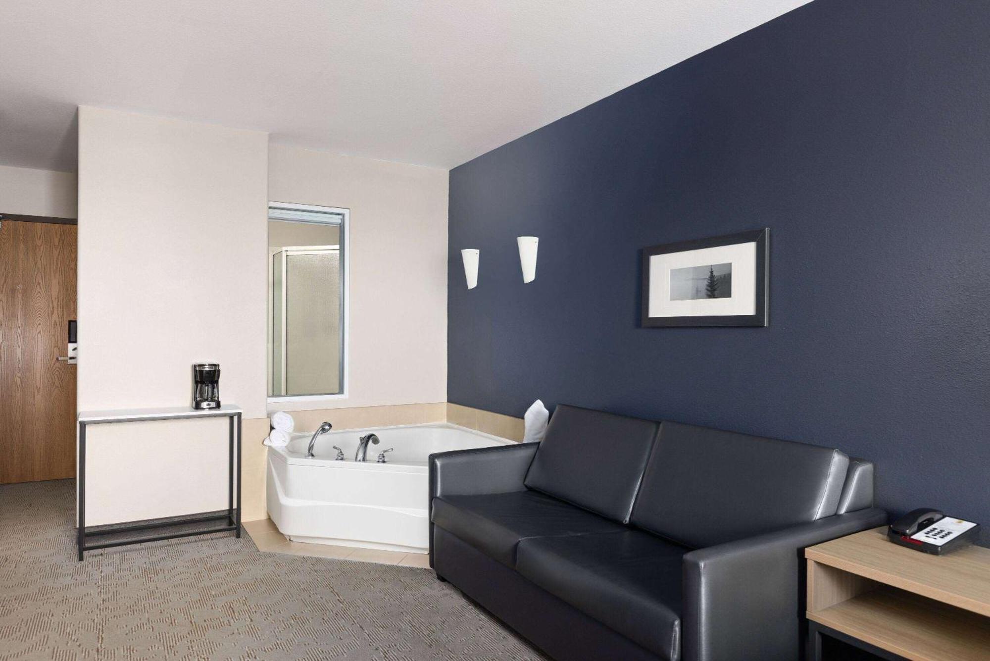 Super 8 By Wyndham St-Jerome Hotel Saint-Jerome Exterior photo