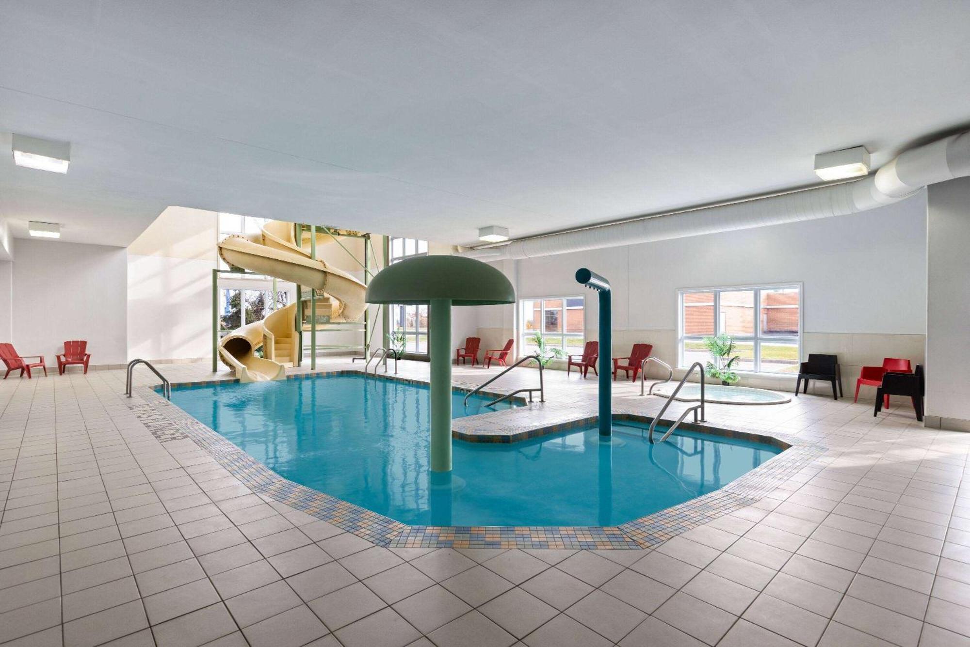 Super 8 By Wyndham St-Jerome Hotel Saint-Jerome Exterior photo