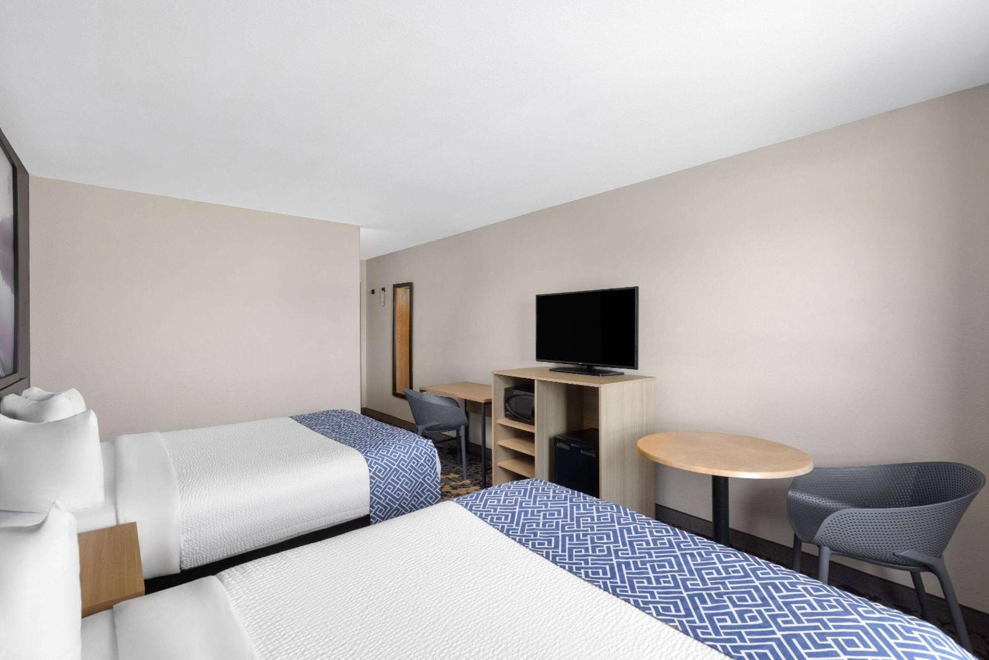 Super 8 By Wyndham St-Jerome Hotel Saint-Jerome Exterior photo